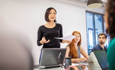 당신은 단순한 전문가입니까, 아니면 인생을 바꾸는 리더입니까?